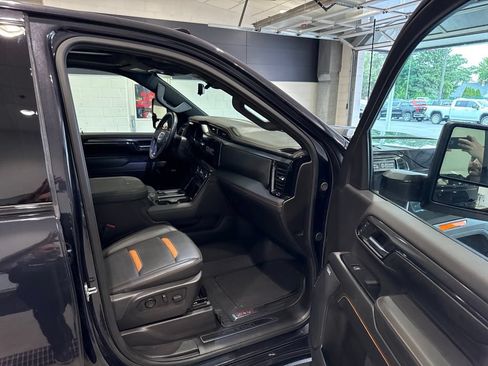 Used 2024 GMC Sierra 3500 AT4 w/ AT4 Premium Plus Package AWD/4WD image 12