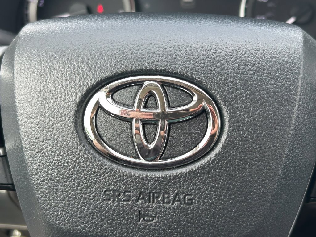 Used 2025 Toyota Highlander XLE FWD image 40