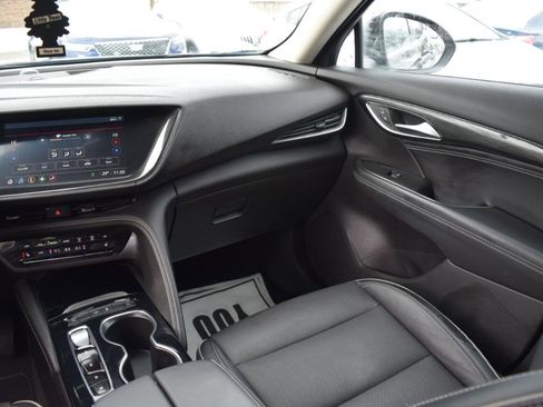 Used 2021 Buick Envision Essence FWD image 18