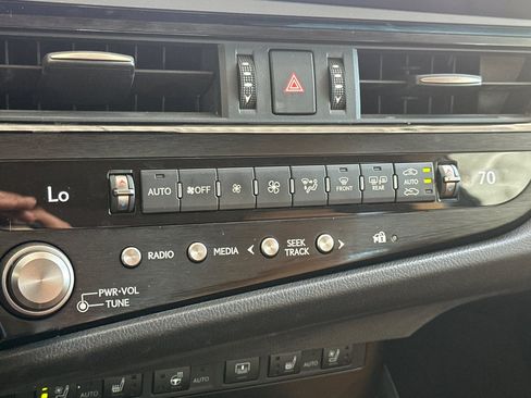 Certified 2023 Lexus ES 300h w/ Premium Package FWD image 24