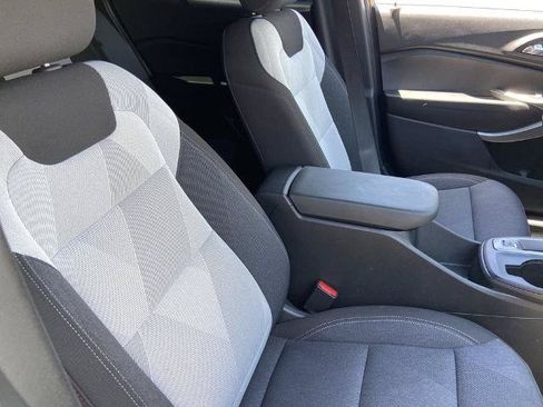 Used 2024 Chevrolet Trax RS w/ Sunroof Package FWD image 23
