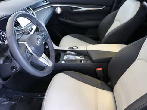 Certified 2025 INFINITI QX55 Essential image 19
