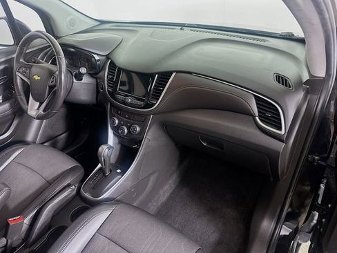 Used 2019 Chevrolet Trax LT w/ LT Convenience Package FWD image 30
