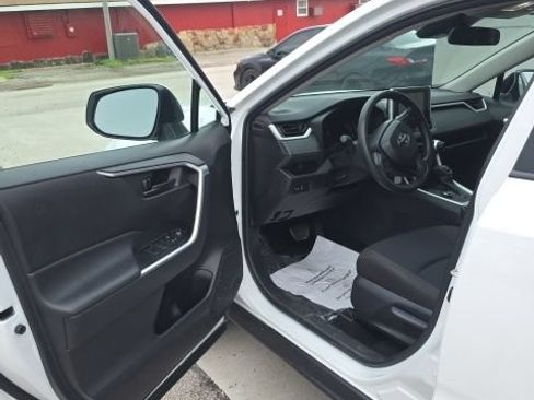 Used 2025 Toyota RAV4 LE AWD/4WD image 11