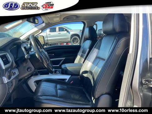 Used 2019 Nissan Titan PRO-4X w/ Pro-4x Convenience Package AWD/4WD image 10