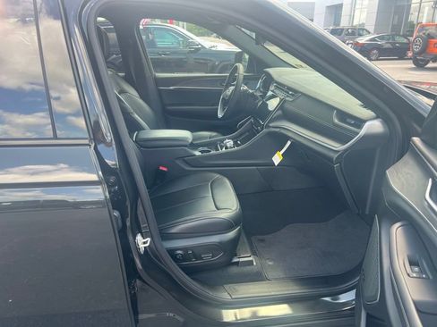 New 2024 Jeep Grand Cherokee Limited 4xe w/ Luxury Tech Group II image 19