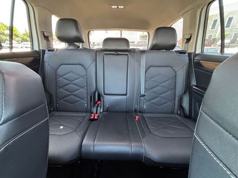 Used 2025 Volkswagen Atlas SE AWD/4WD image 41