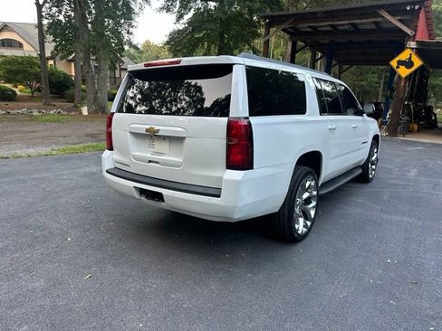 Used 2018 Chevrolet Suburban LS RWD image 5