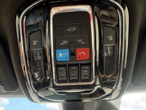 Used 2022 Jeep Grand Cherokee Summit AWD/4WD image 24
