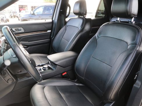 Used 2018 Ford Explorer Limited w/ Equipment Group 301A AWD/4WD image 14