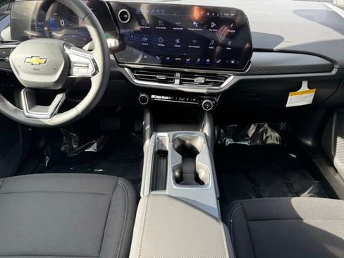 New 2026 Chevrolet Equinox EV LT image 2