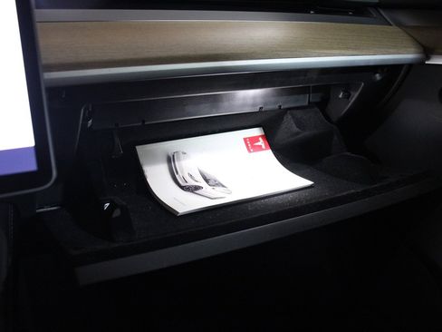 Used 2023 Tesla Model 3 Standard Range image 11