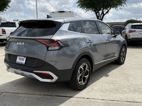 Used 2025 Kia Sportage LX image 5