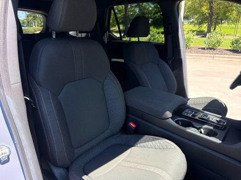 Used 2025 Honda Pilot Sport image 35