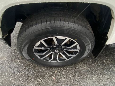 Used 2021 Toyota Tacoma TRD Sport image 19