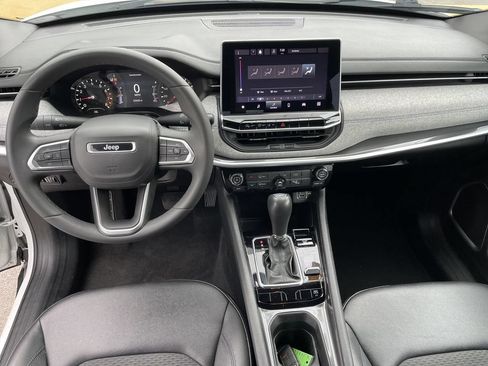 Used 2024 Jeep Compass Latitude AWD/4WD image 15