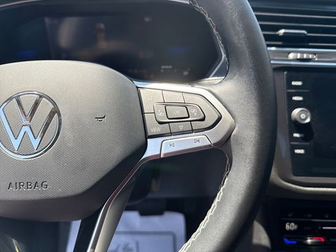 Used 2023 Volkswagen Tiguan SE image 21