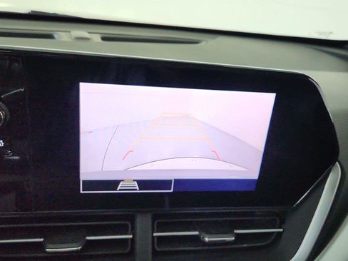 Used 2024 Chevrolet Trax RS FWD image 33
