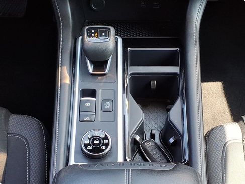 Used 2025 Nissan Pathfinder SV AWD/4WD image 18