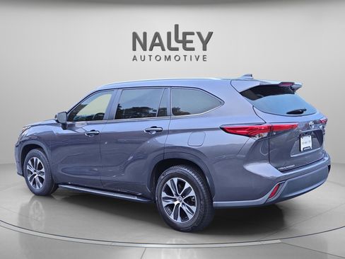 Certified 2023 Toyota Highlander XLE image 3