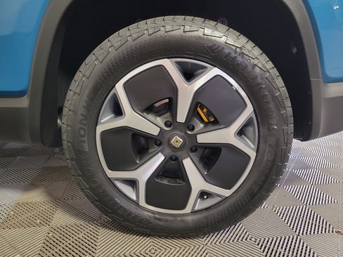 Used 2024 Rivian R1S Adventure AWD/4WD image 10