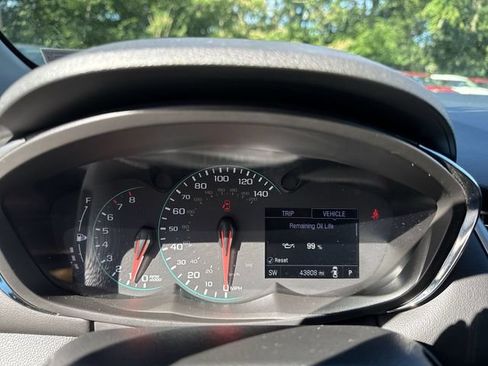 Used 2019 Chevrolet Trax LT w/ LT Convenience Package AWD/4WD image 15