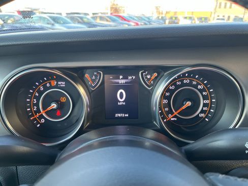 Used 2022 Jeep Gladiator Willys image 12