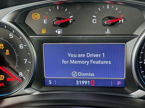 Used 2023 Chevrolet Equinox Premier image 12