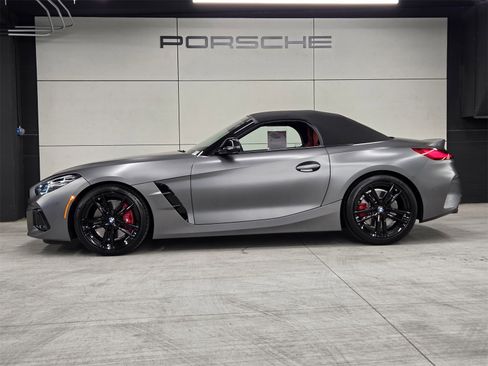 Used 2025 BMW Z4 M40i w/ Premium Package image 2