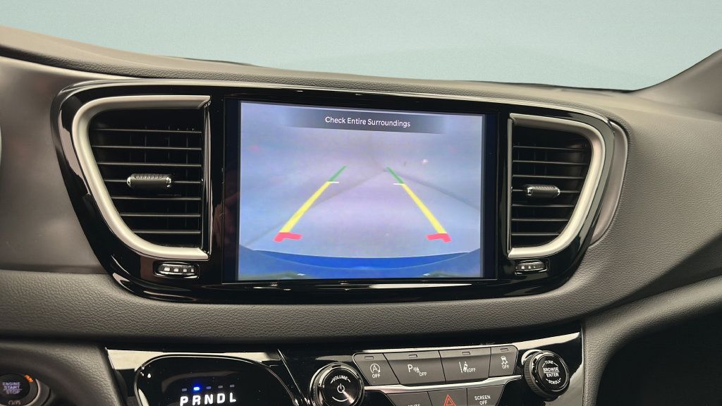 Used 2026 Chrysler Pacifica Select FWD image 18