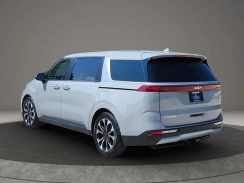 Used 2024 Kia Carnival EX FWD image 6