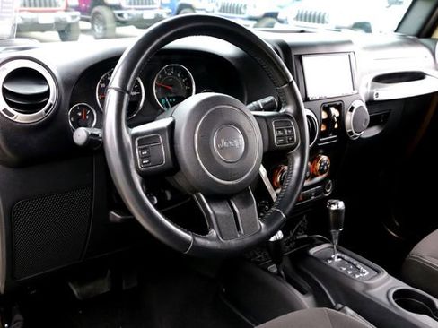 Used 2015 Jeep Wrangler Unlimited Sahara image 9