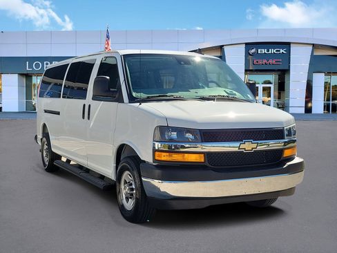 Used 2025 Chevrolet Express 3500 LT w/ LT Preferred Equipment Group RWD image 3