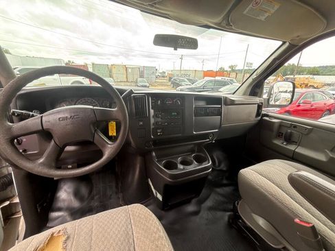 Used 2006 GMC Savana 2500 w/ Power and Light Package image 12