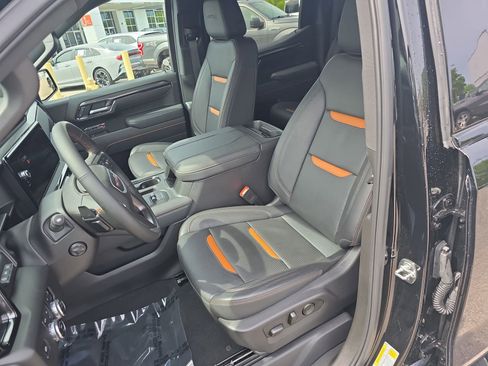 Used 2025 GMC Sierra 1500 AT4 w/ AT4 Premium Package image 17