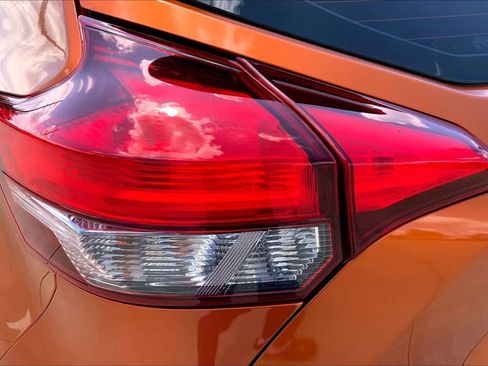 Used 2019 Nissan Kicks SR w/ SR Premium Package FWD image 29