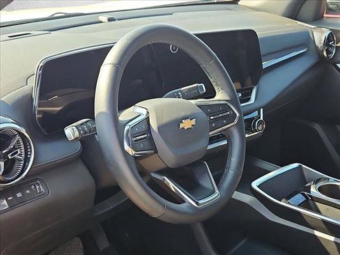 Used 2025 Chevrolet Equinox LT image 8