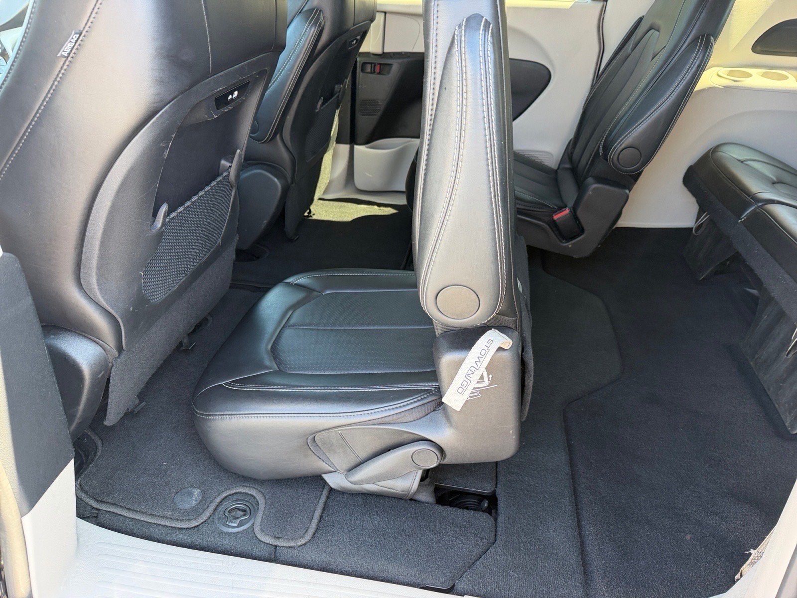 Used 2024 Chrysler Pacifica Touring-L FWD image 16