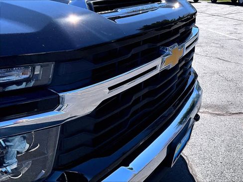 Used 2025 Chevrolet Silverado 2500 LT w/ Convenience Package AWD/4WD image 32