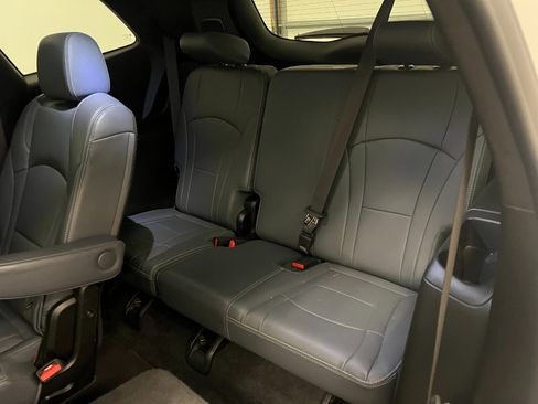 Used 2024 Buick Enclave Premium image 23