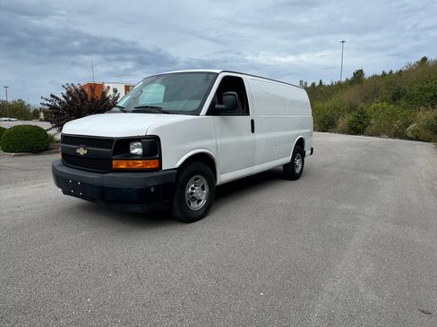 Used 2017 Chevrolet Express 2500 image 7