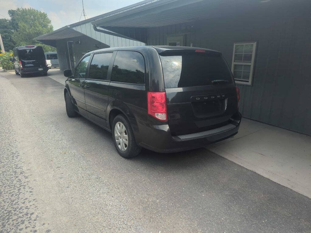 Used 2016 Dodge Grand Caravan SE w/ Quick Order Package 29E SE FWD image 2
