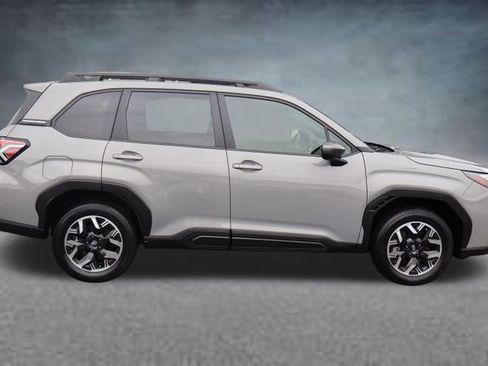 Certified 2025 Subaru Forester Premium AWD/4WD image 2