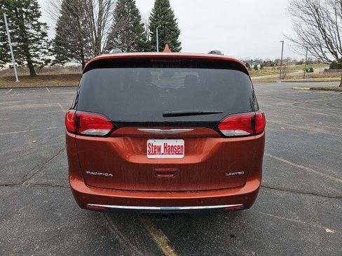Used 2018 Chrysler Pacifica Limited w/ Tire & Wheel Group image 5