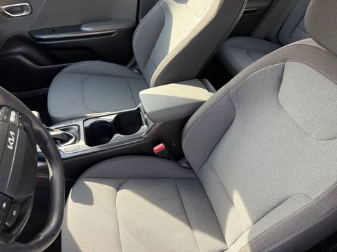 Used 2025 Kia K4 LXS image 37