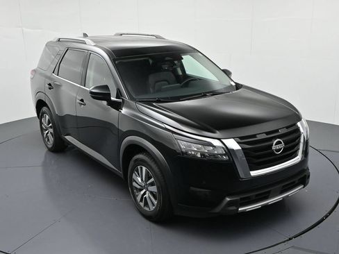 Used 2025 Nissan Pathfinder SL FWD image 15
