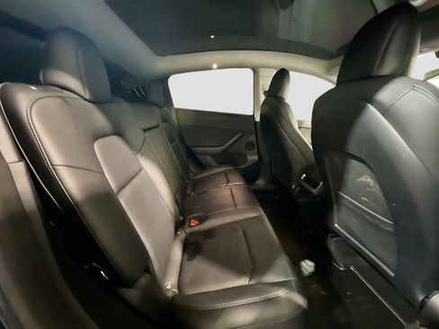 Used 2022 Tesla Model Y Performance image 21