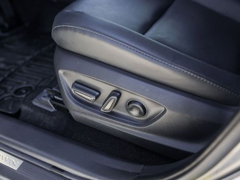 Used 2023 Toyota Crown Limited image 8