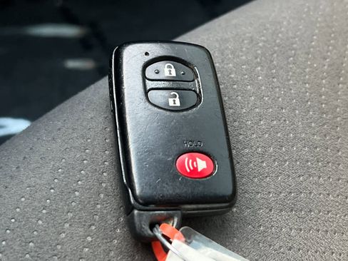 Used 2012 Toyota Prius Three image 27