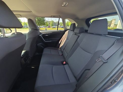 Used 2019 Toyota RAV4 XLE w/ Convenience Package FWD image 9